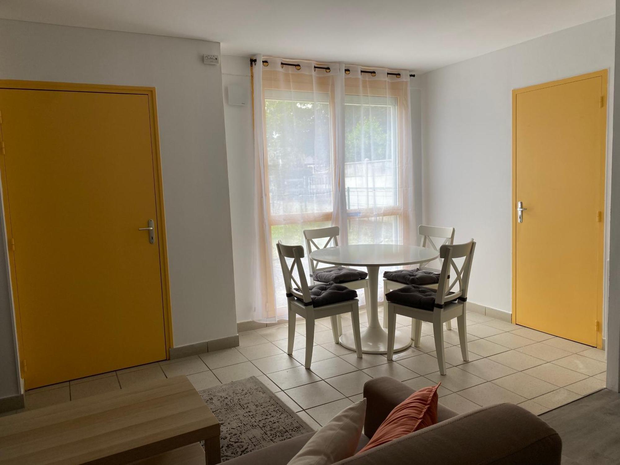 Maison Spacieuse Et Confortable 100M2 Avec Jardin Val-de-Reuil Dış mekan fotoğraf